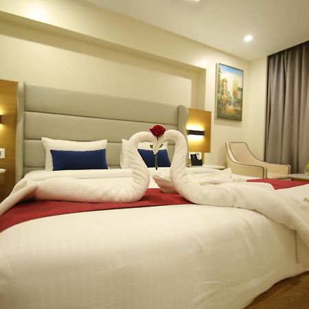 Khammam Sri Sri Sri Hotel מראה חיצוני תמונה