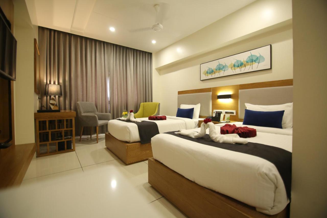 Khammam Sri Sri Sri Hotel מראה חיצוני תמונה