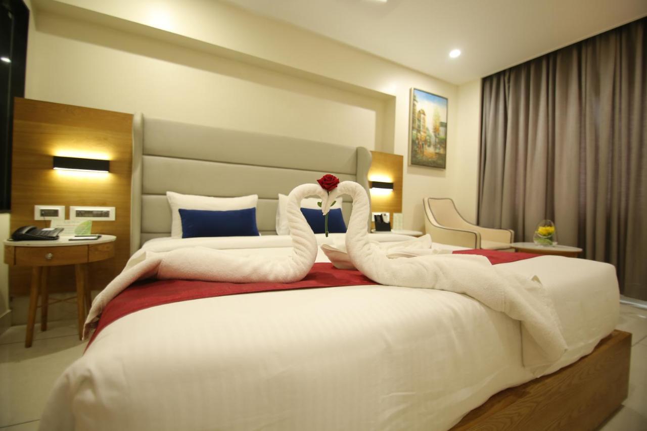Khammam Sri Sri Sri Hotel מראה חיצוני תמונה