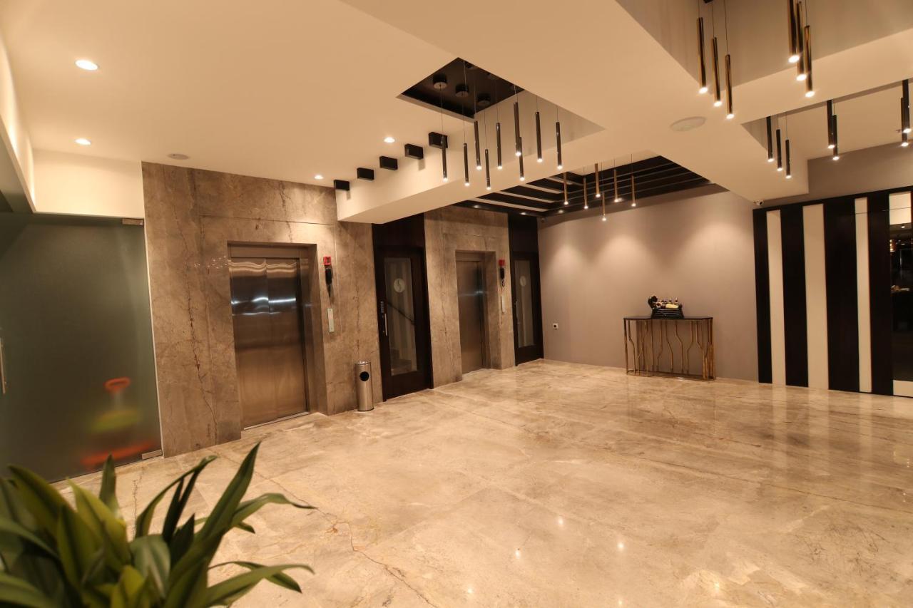 Khammam Sri Sri Sri Hotel מראה חיצוני תמונה