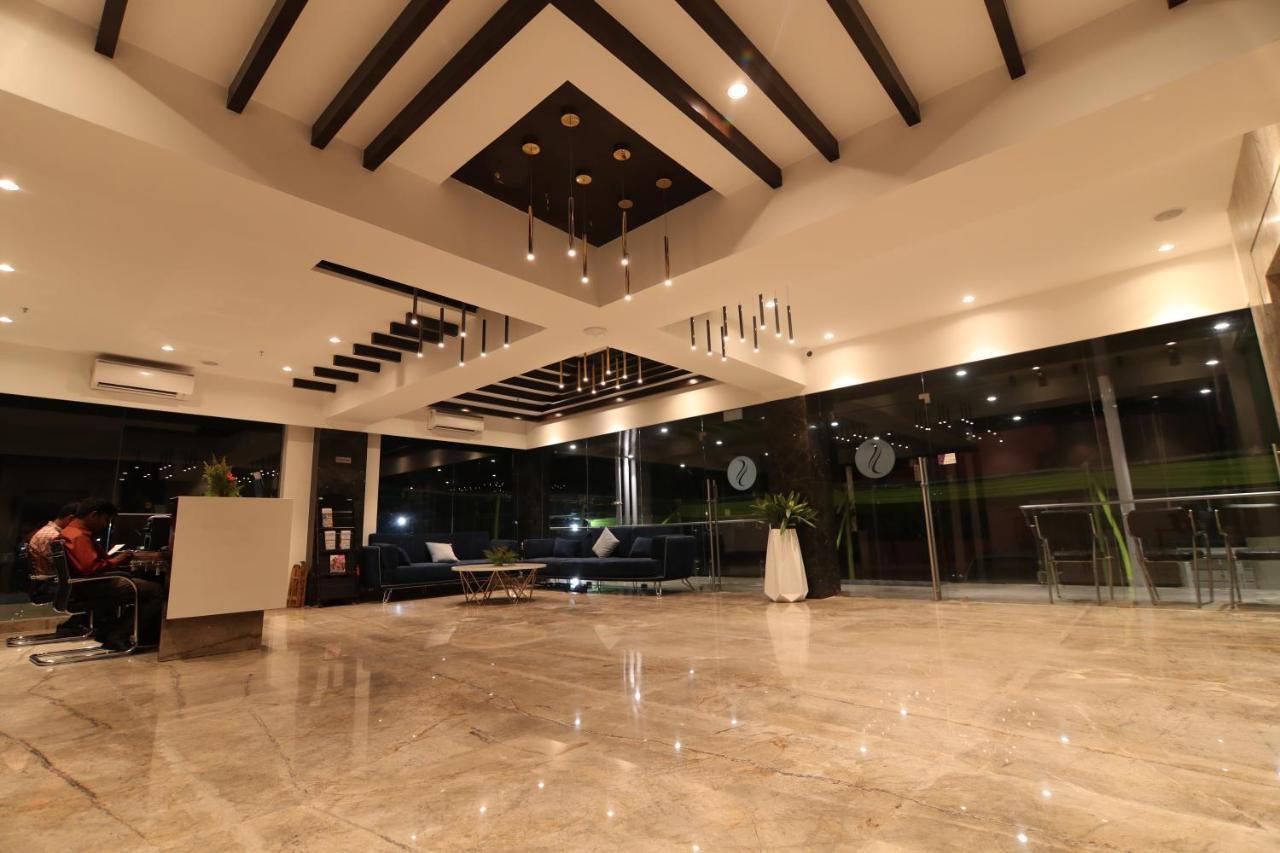 Khammam Sri Sri Sri Hotel מראה חיצוני תמונה