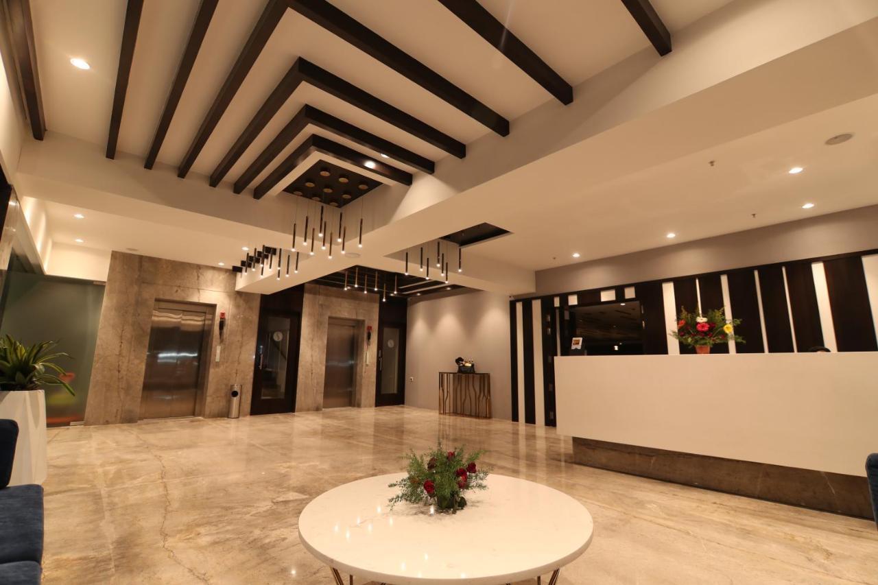 Khammam Sri Sri Sri Hotel מראה חיצוני תמונה