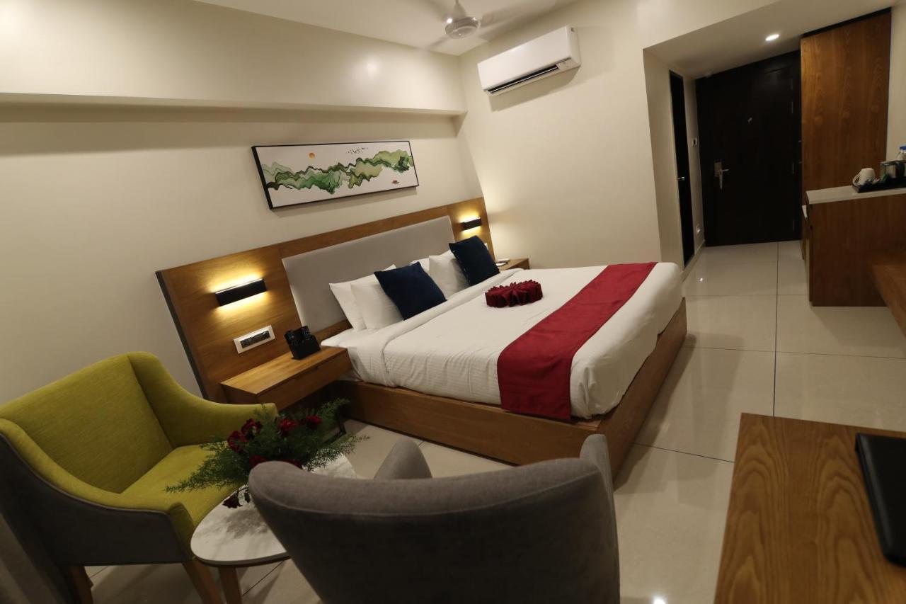 Khammam Sri Sri Sri Hotel מראה חיצוני תמונה