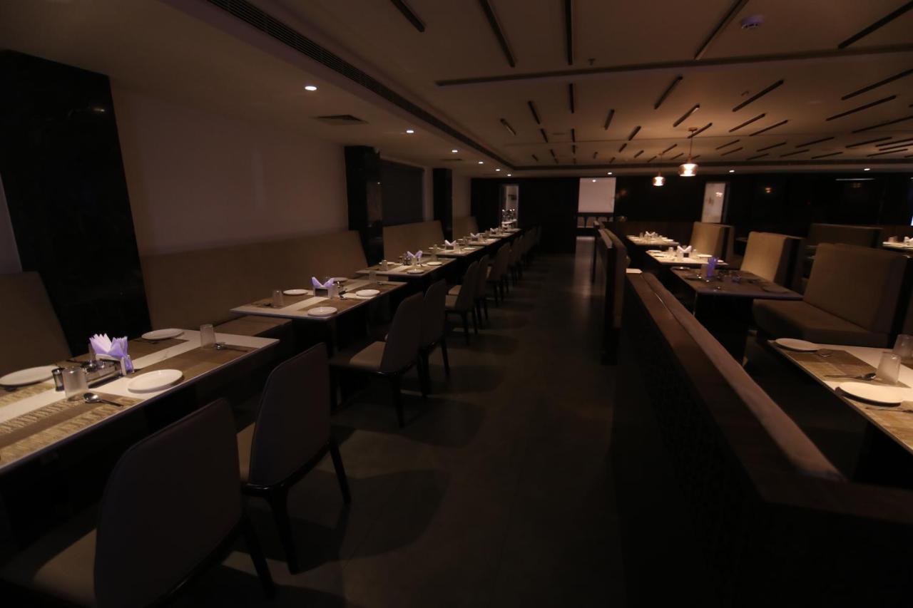 Khammam Sri Sri Sri Hotel מראה חיצוני תמונה
