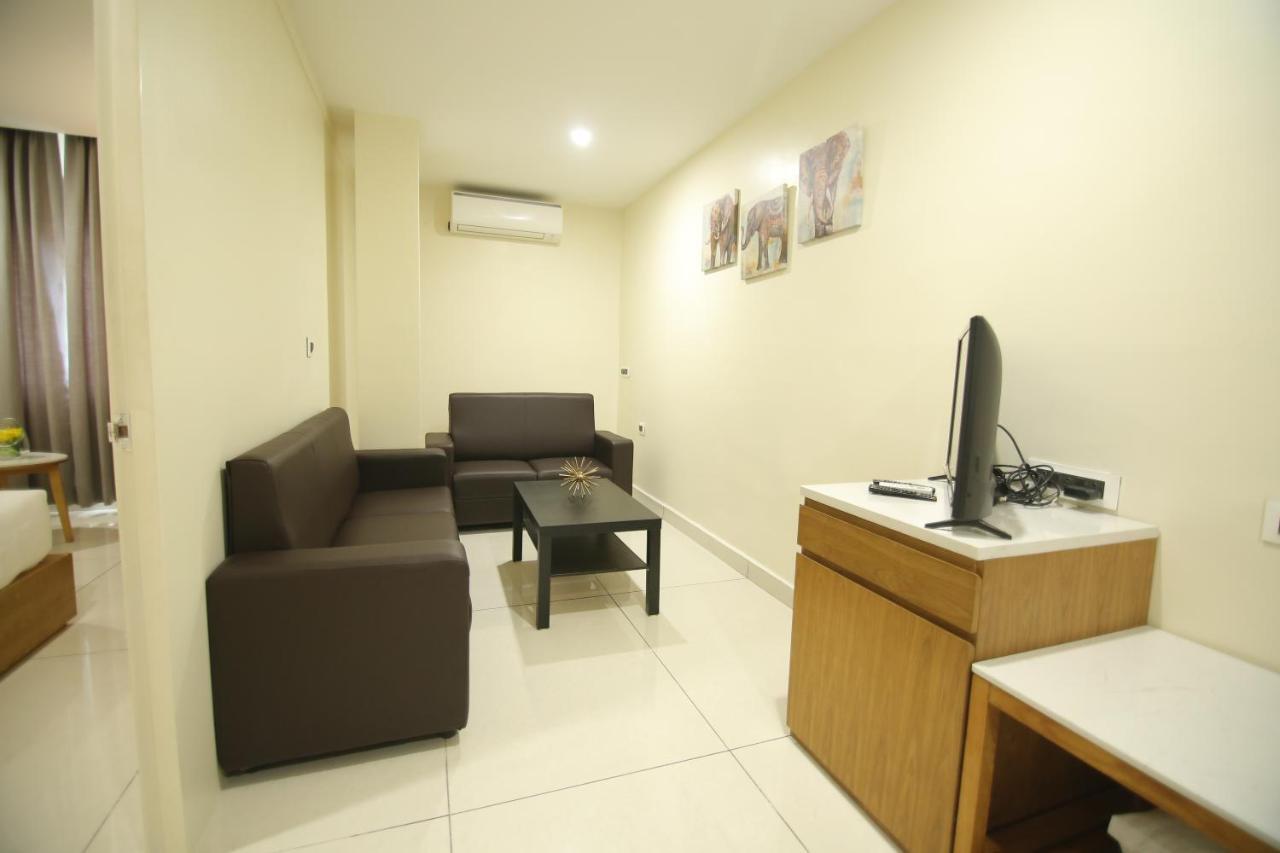 Khammam Sri Sri Sri Hotel מראה חיצוני תמונה