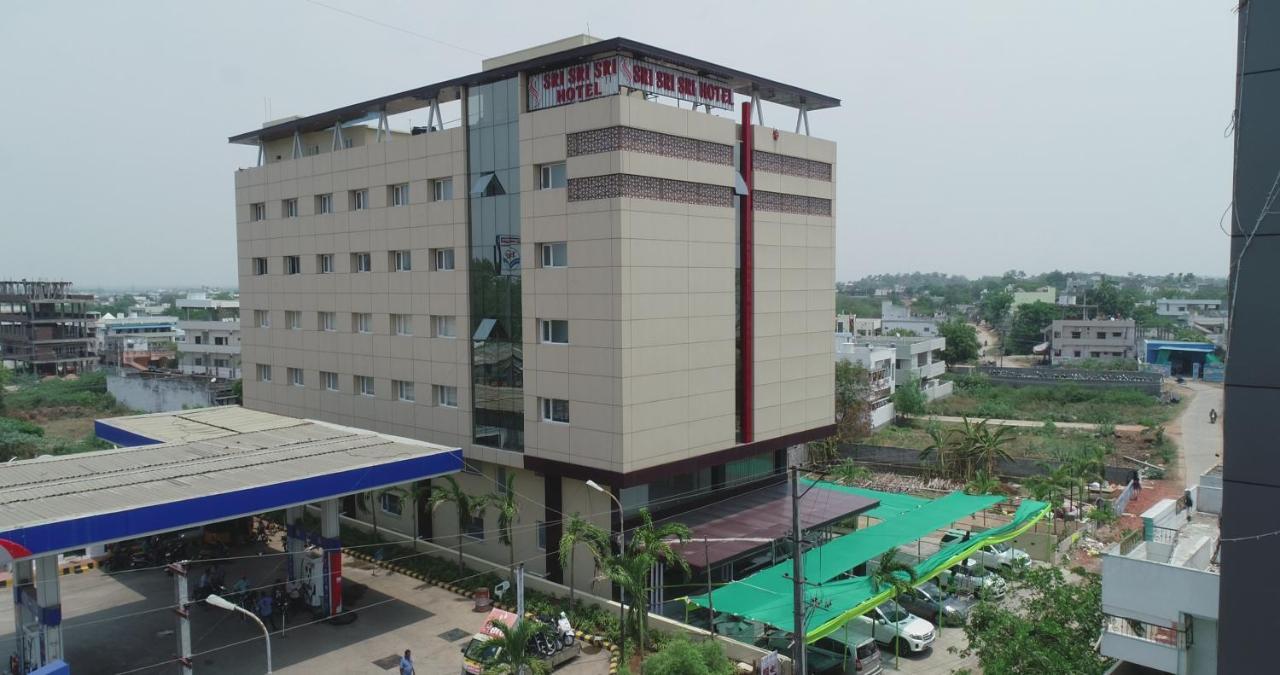 Khammam Sri Sri Sri Hotel מראה חיצוני תמונה