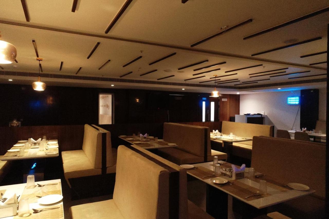 Khammam Sri Sri Sri Hotel מראה חיצוני תמונה
