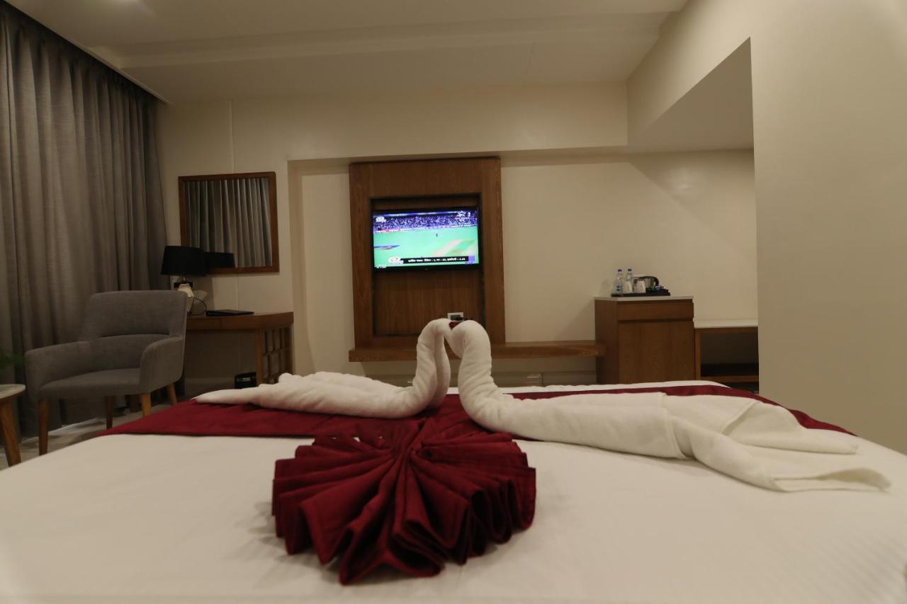 Khammam Sri Sri Sri Hotel מראה חיצוני תמונה