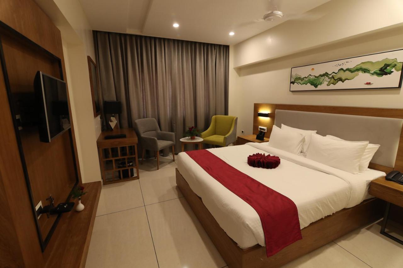 Khammam Sri Sri Sri Hotel מראה חיצוני תמונה